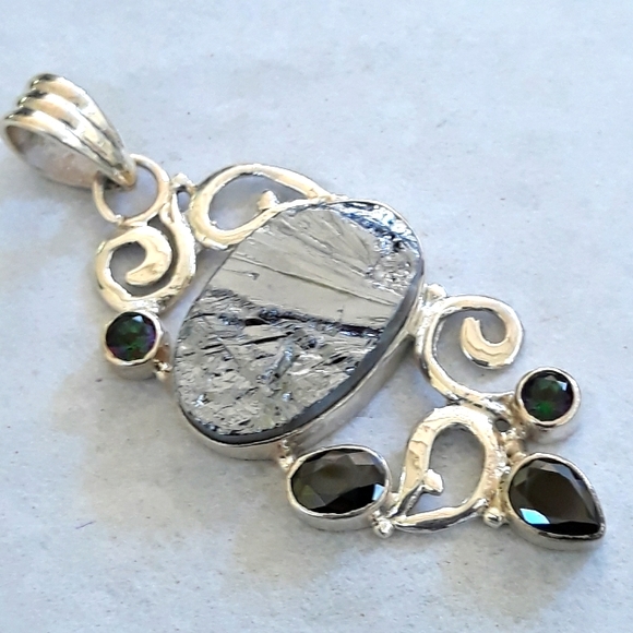 Handmade Silicon Crystal Sterling Silver Pendant - Picture 1 of 5